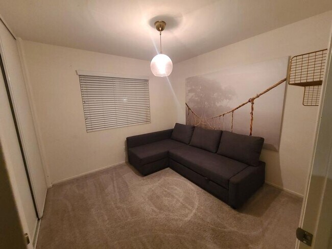 Building Photo - Beaumont 4 bedroom home ($0 monthly electric bill)