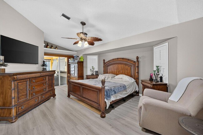 Building Photo - 3077 SE Galt Cir