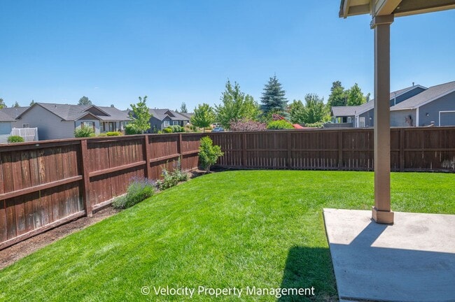 Building Photo - Beautifully Maintained Single Level Home with AC!