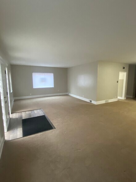 Large living room on main level - 246 S Prospect St