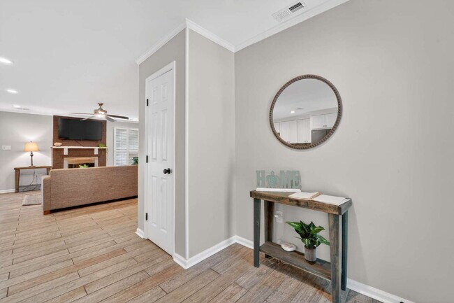 Building Photo - 118 Blue Heron Dr