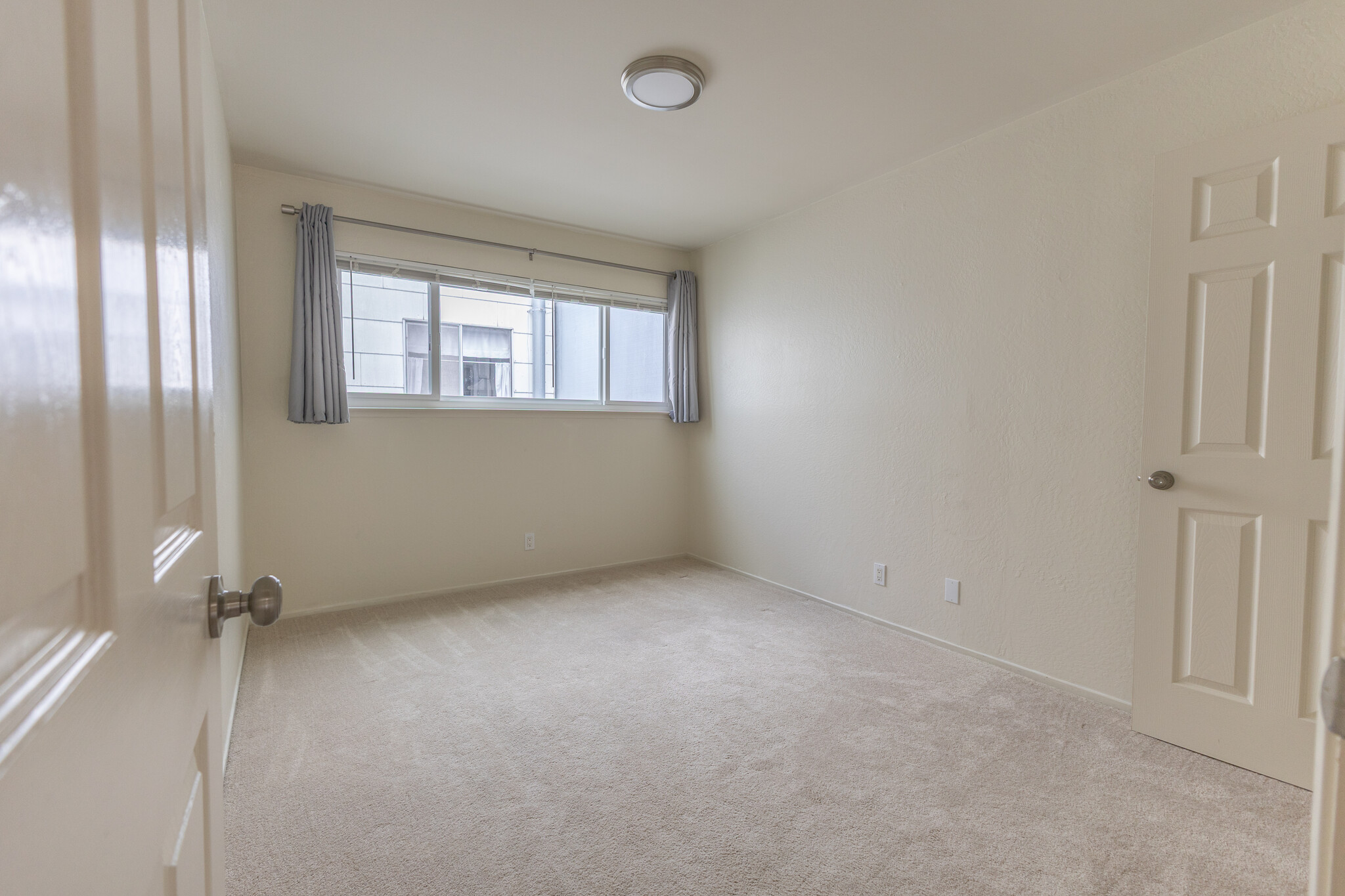 Building Photo - 533 8th Ave