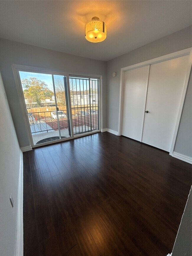 Building Photo - 5550 N Braeswood Blvd