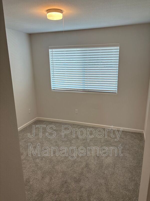 Building Photo - 38 Oak Manor Way
