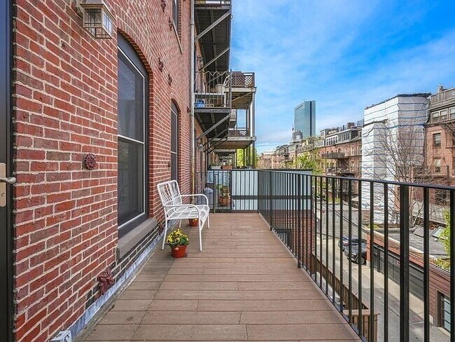 Building Photo - "Charming 2-Bed Oasis in the Heart of Boston's South End – Spacious 765 Sq Ft!"