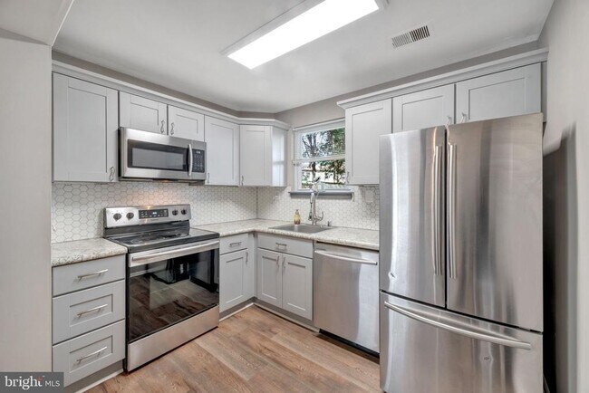 Building Photo - 281 Ternwing Dr