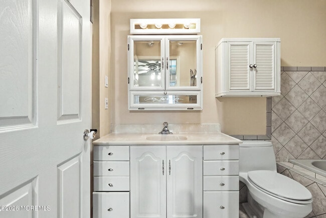 Building Photo - 470 Monmouth Pl