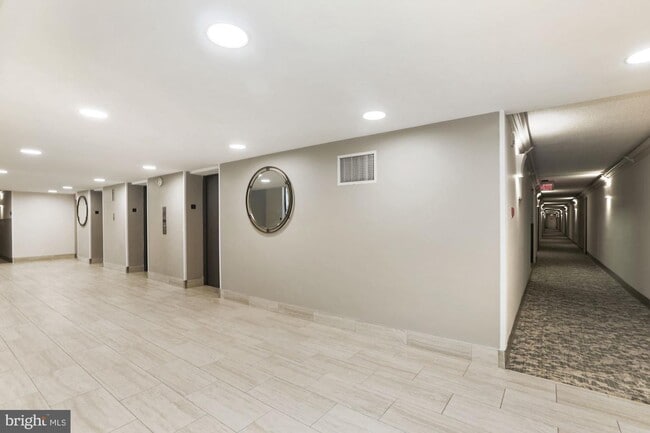 Building Photo - 2311 Pimmit Dr