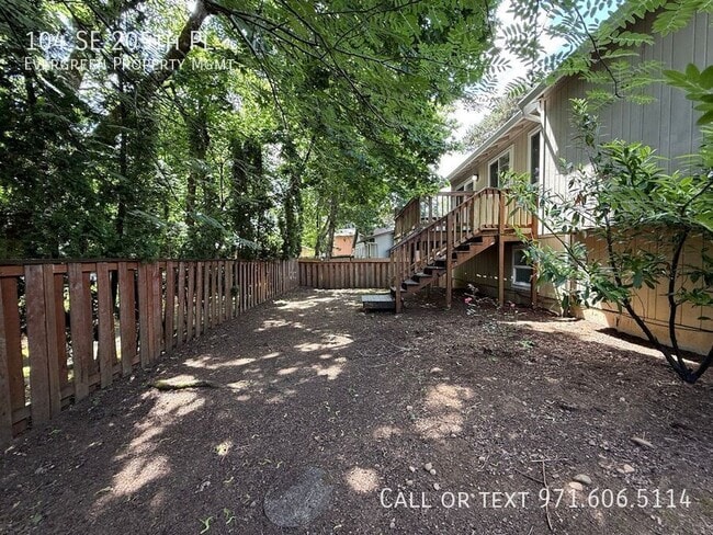 Building Photo - 104 SE 205th Pl