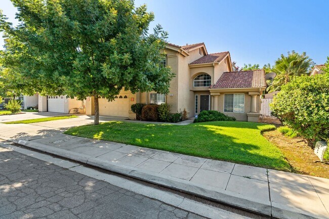 Primary Photo - Spacious home in Northeast Fresno location...