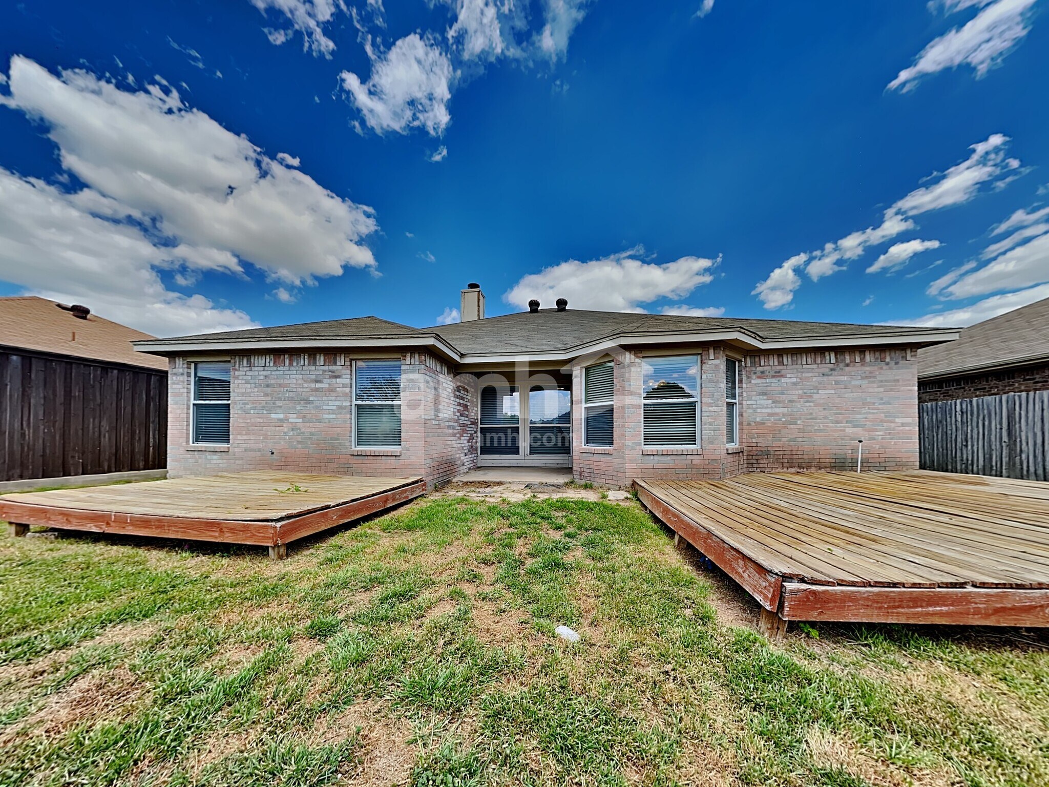 Building Photo - 955 Aaron Dr