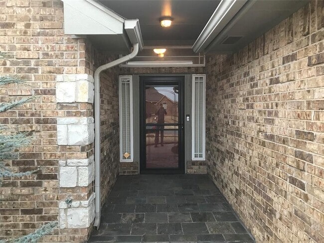 Building Photo - 753 Caroline Dr