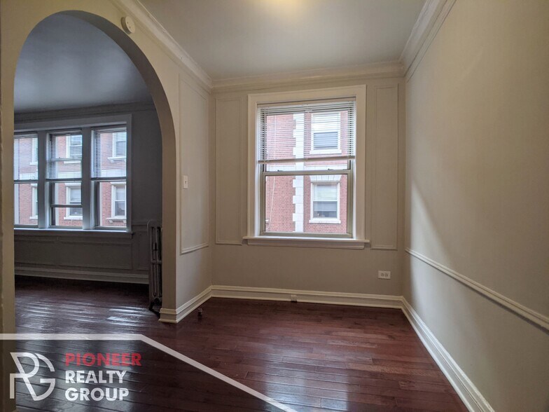 Building Photo - 546 W Surf St