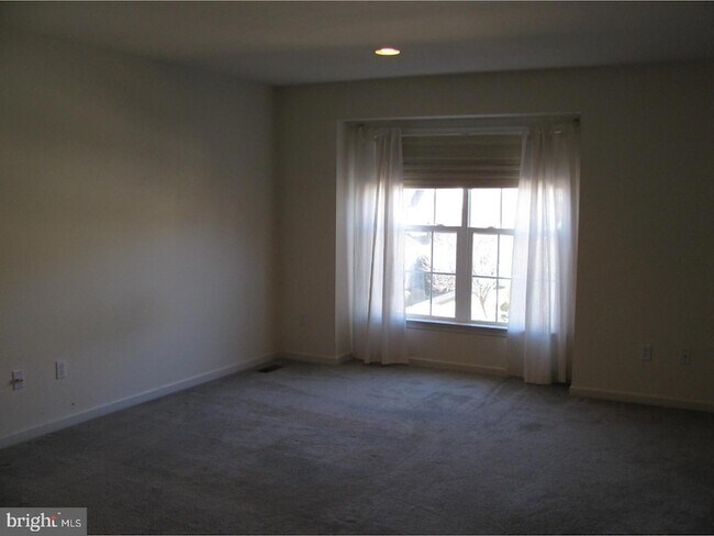 Building Photo - 218 Silverbell Ct