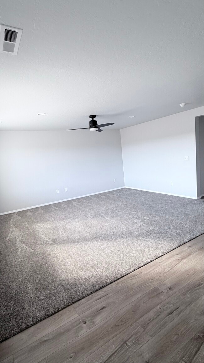 Building Photo - 12727 Towhee St