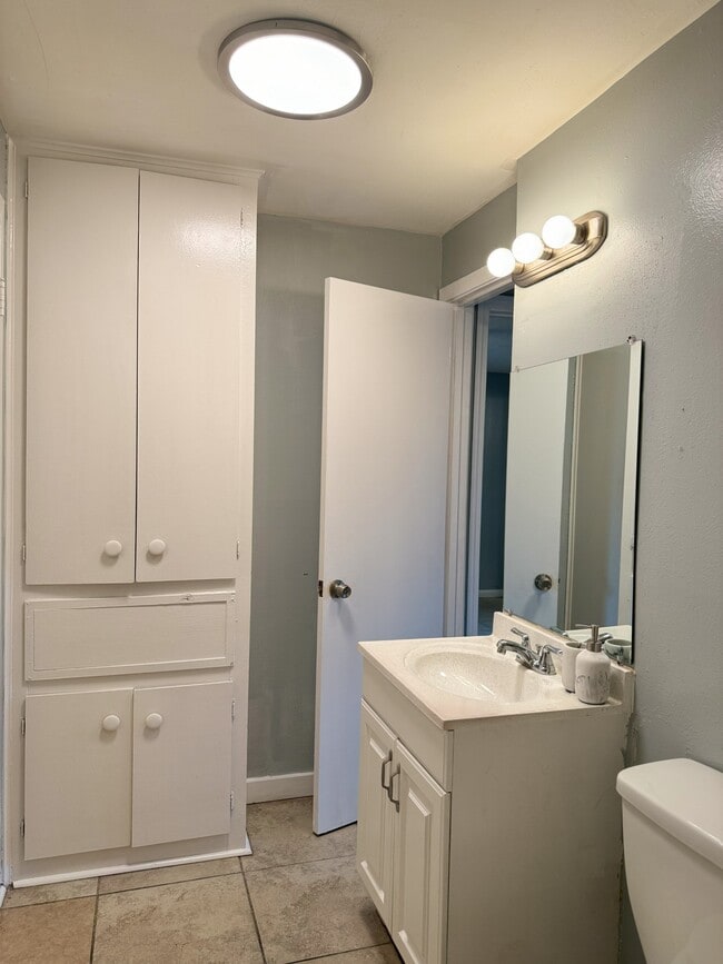 Building Photo - 3831 Heatherbloom Dr