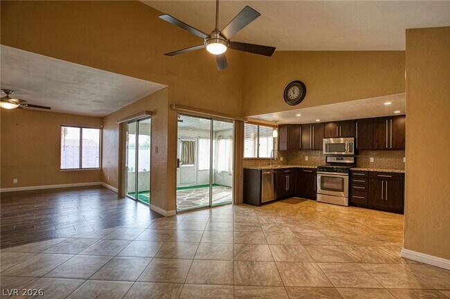 Building Photo - 3956 Clear View Dr