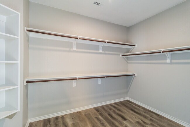 Building Photo - 3205 Stonecrop Trail