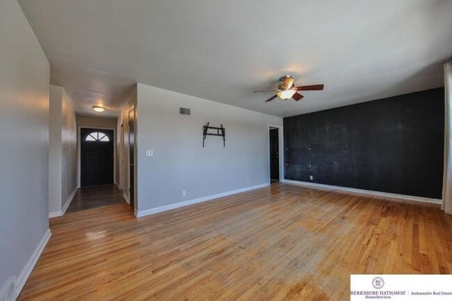 Building Photo - 3 bedroom in Omaha NE 68114