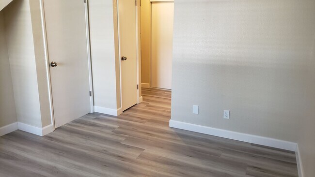 Building Photo - 1465 E Peckham Ln