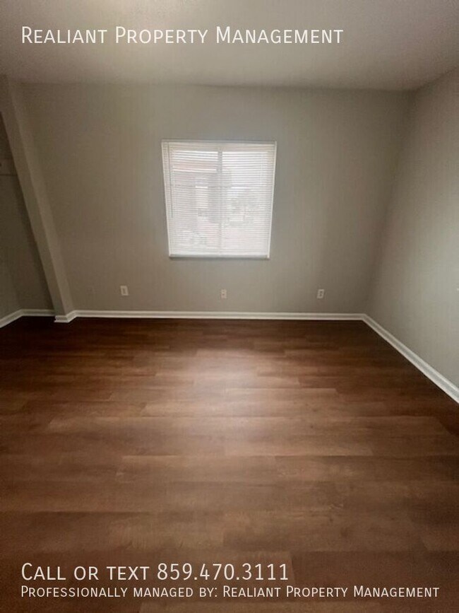 Building Photo - 208 Lakeshore Dr