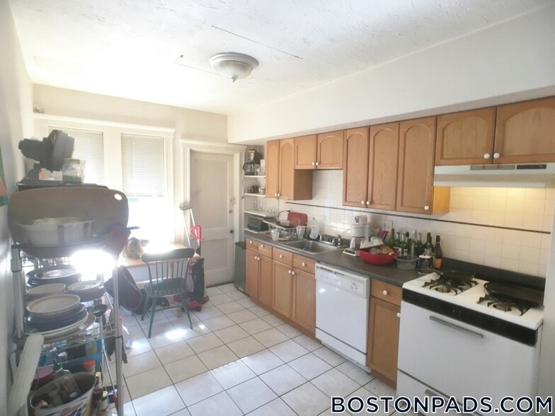 Building Photo - 41 Atkins St