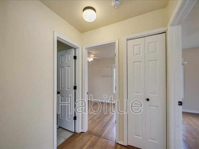 Building Photo - 4919 W Wylie Ln