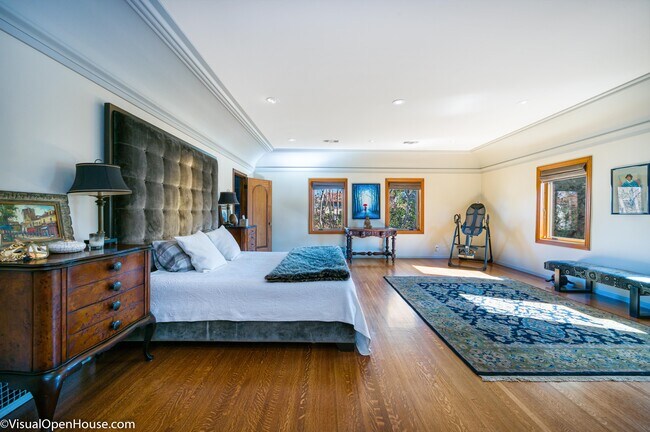 Building Photo - 11159 La Maida St