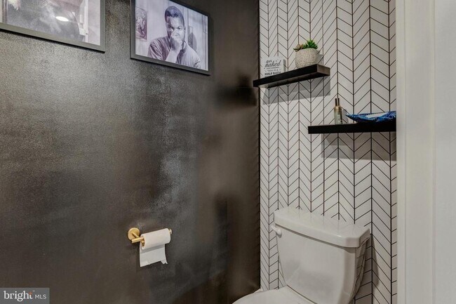 Building Photo - 11716 Emily Dickinson Pl