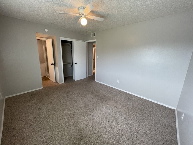 Building Photo - 3-Bed, 2.5 Bath Condo