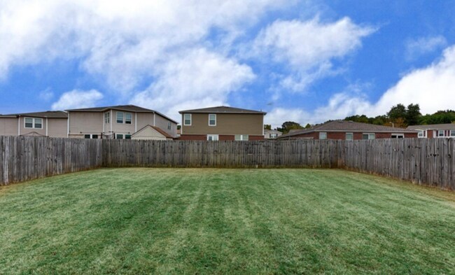 Building Photo - Fabulous home with FENCED YARD