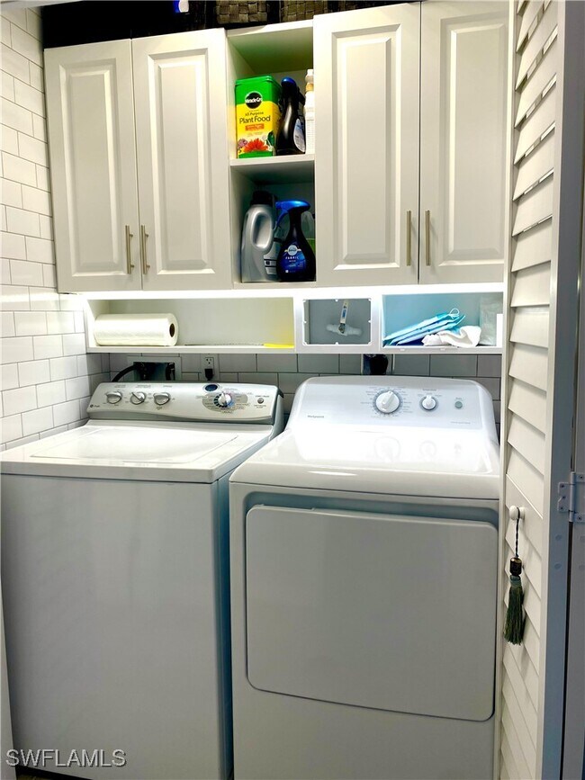 Building Photo - 306 Palm Dr