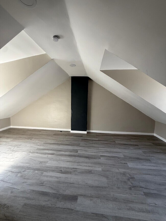 Building Photo - 135 Peach St