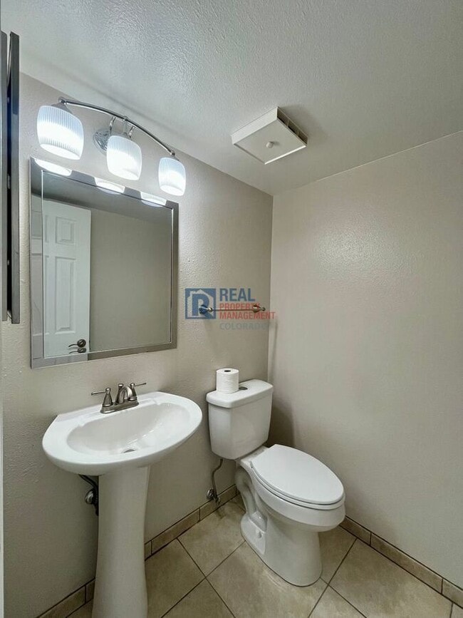 Building Photo - 4177 S Mobile Cir