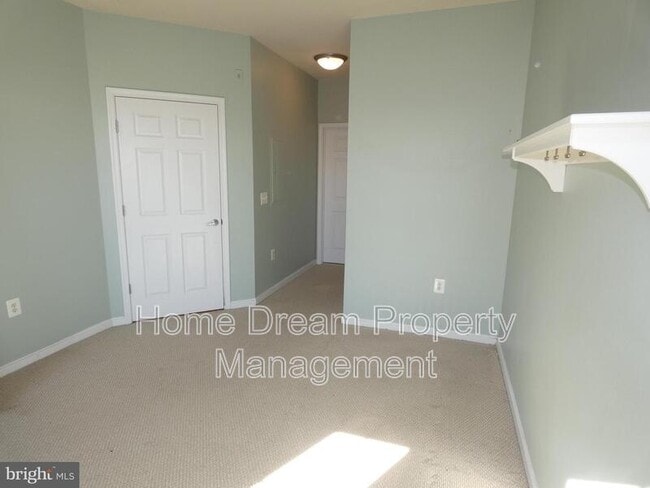 Building Photo - 2465 Army Navy Dr