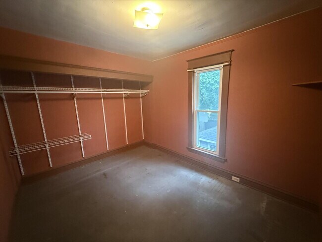 Building Photo - West Side 2BR Upper with Amazing Front Porch