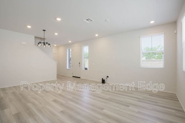 Building Photo - 40268 Birchfield Dr