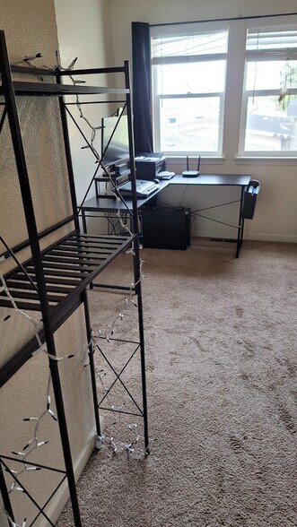 Building Photo - 9028 Burr St