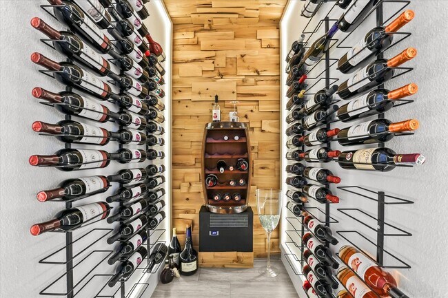 Building Photo - Waterfront Luxury Living | Private Dock + Direct Tampa Bay Access