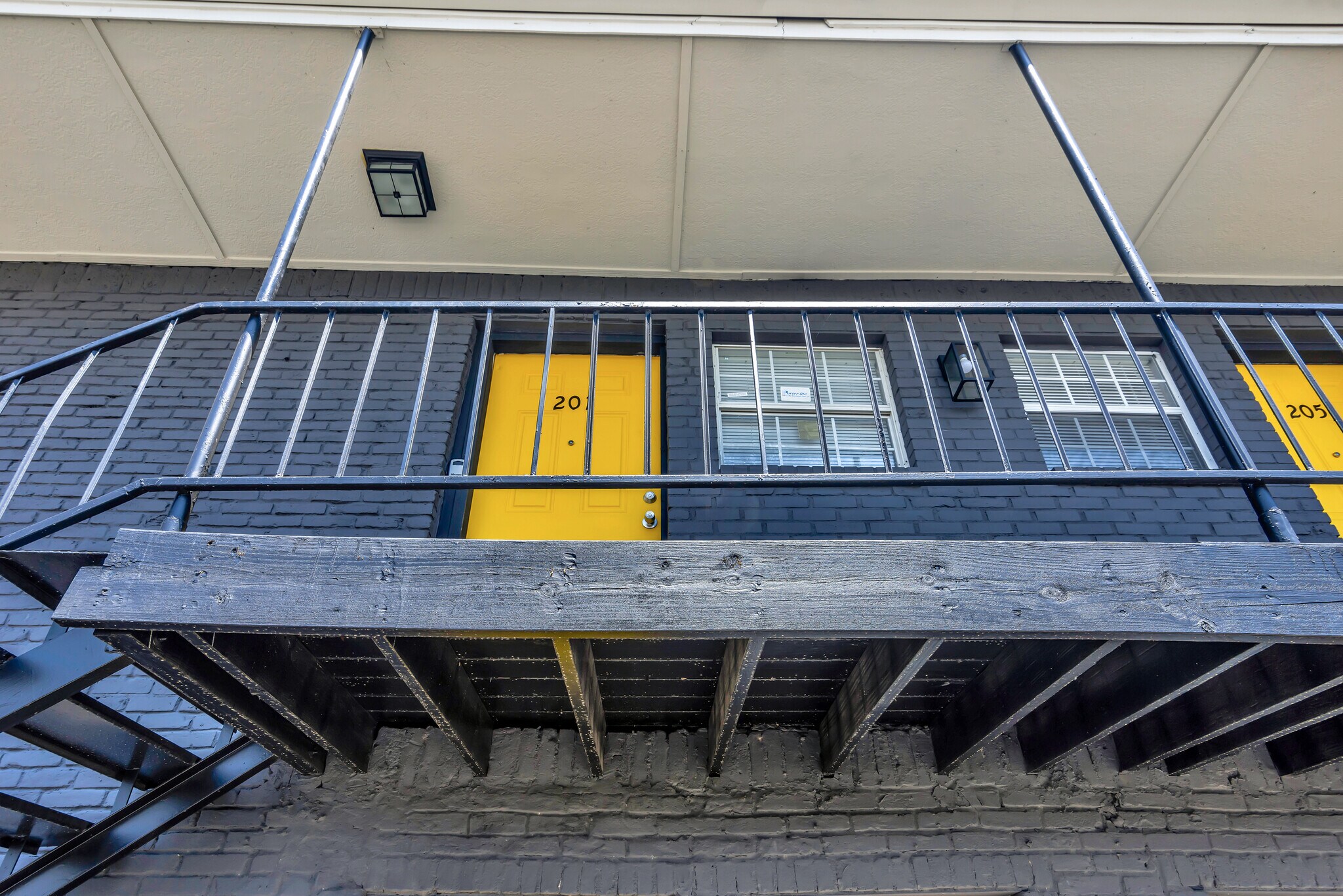 Building Photo - 901 Bessie St