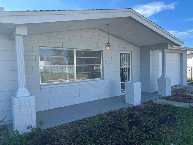 Building Photo - 3220 Pinon Dr