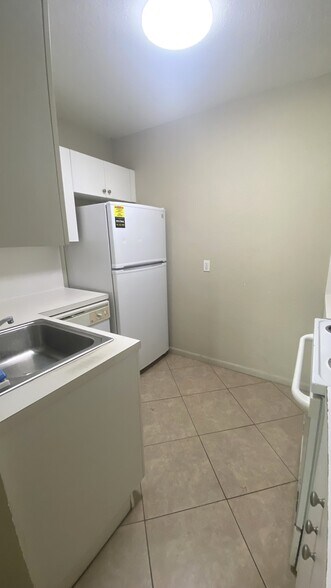 Building Photo - 770 SE 2nd Ave