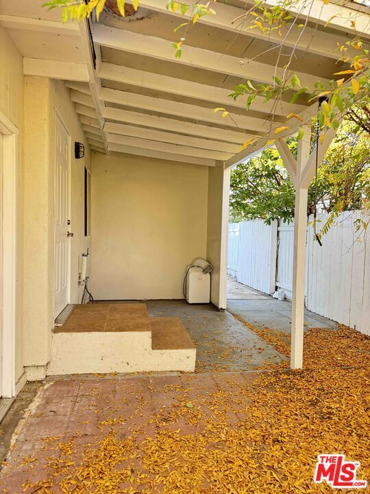 Building Photo - 7516 Oakdale Ave