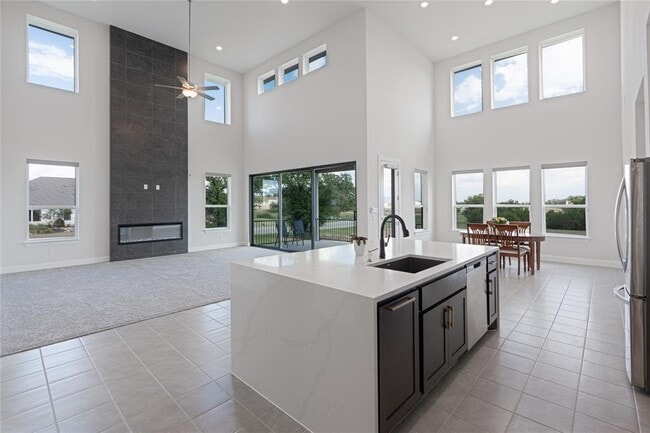 Building Photo - 301 Northcrest Dr