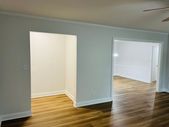 Building Photo - Wow! Newly renovated 2 bedroom 2 bathroom unit in Lithonia. Must see!