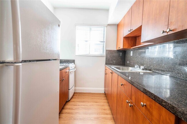 Building Photo - 7315 Harding Ave