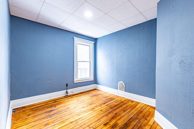 Building Photo - 292 Reynolds St