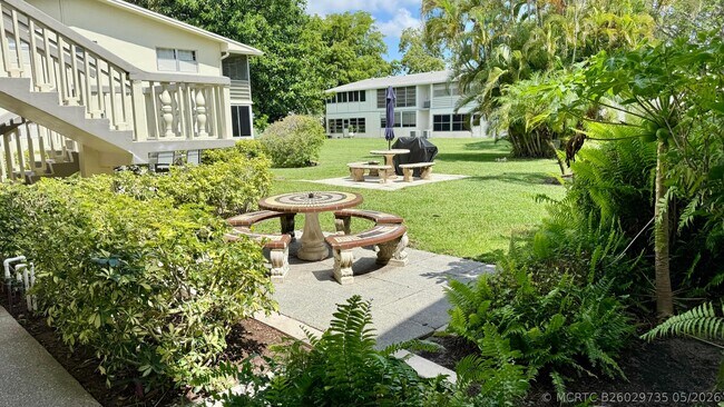 Building Photo - 316 Markham Crescent