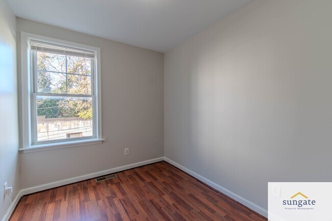 Building Photo - 2410 E Fayette St