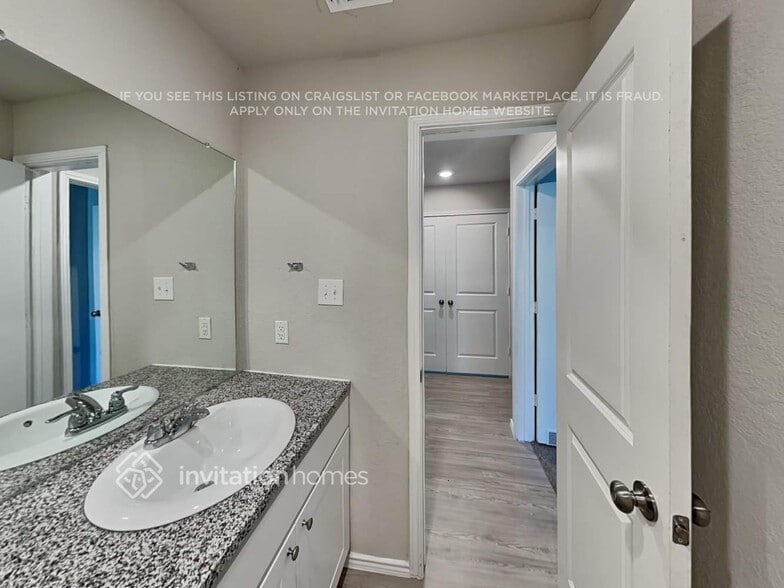 Building Photo - 7323 Avila Vis